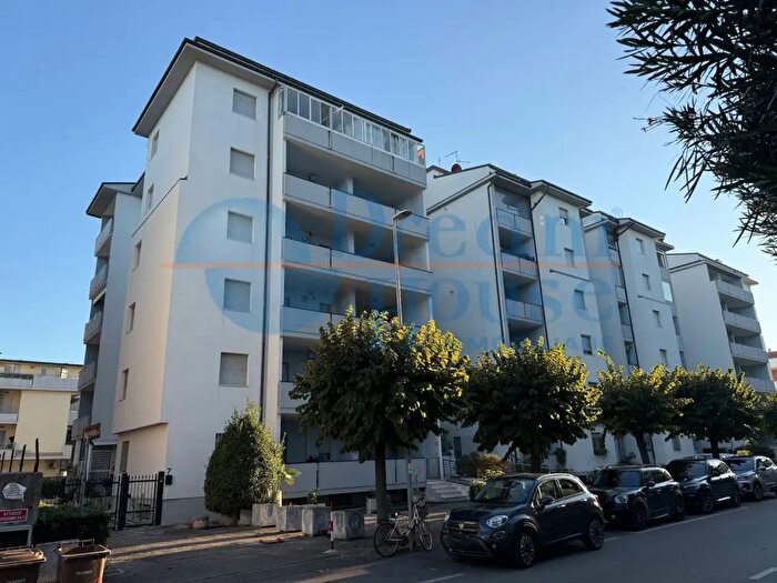 Appartamento con 5 locali in vendita in Via Pompeo, Alba Adriatica