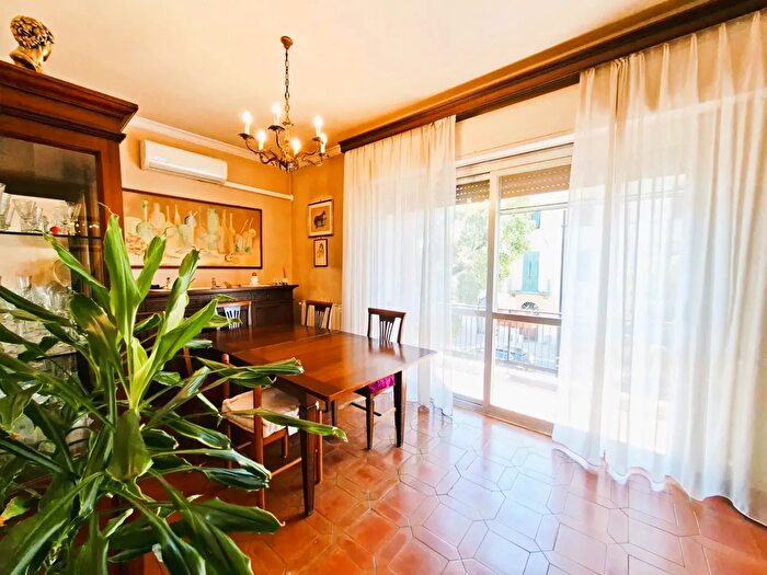 Appartamento con 5 locali in vendita in Lucca