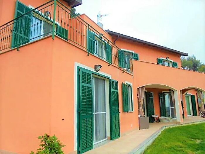 Casa con 7 locali in vendita in Via Madonna della Neve Vallebona, Vallebona