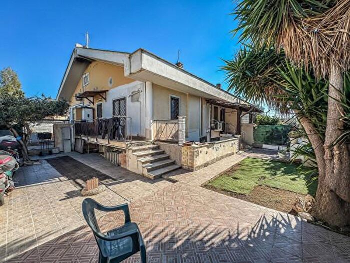 Casa con 5 locali in vendita in Via Alzano Lombardo, Roma