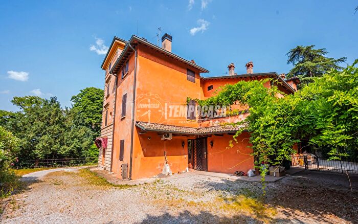 Appartamento con 7 locali in vendita in Via Castello Casalgrande a, Casalgrande