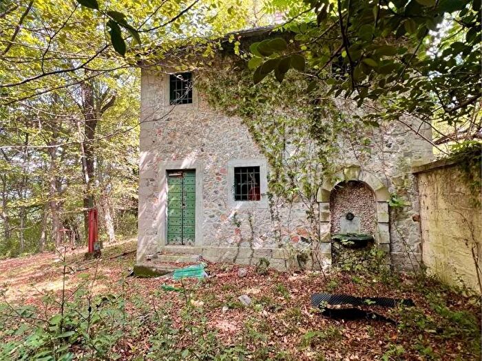 Casa trilocale in vendita in Via pora, Centro, Cuvio