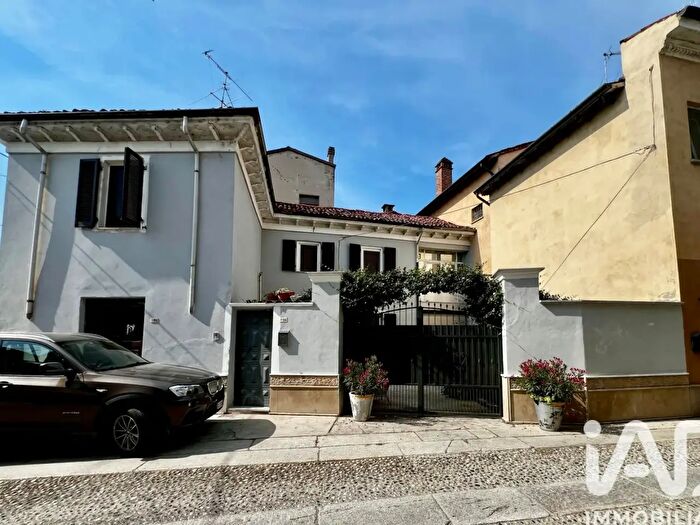 Casa con 8 locali in vendita in Via Paolo Ercole, Felizzano