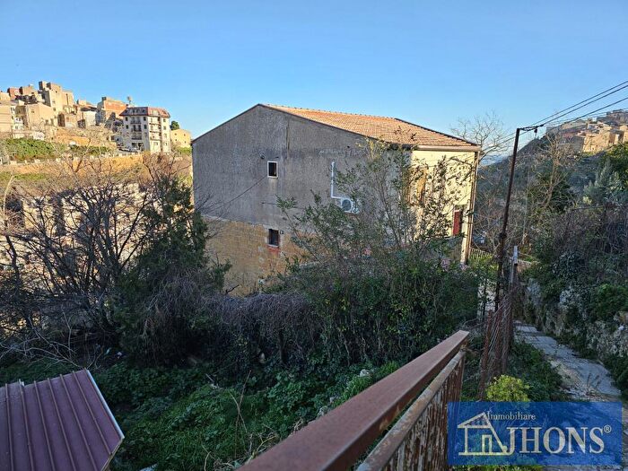 Appartamento in vendita in Via Corona, Enna