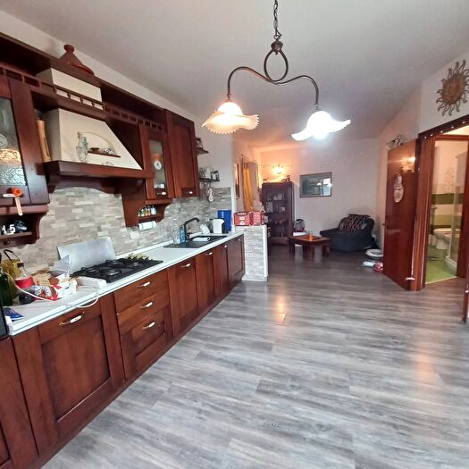 Casa con 6 locali in vendita in Via Larciano, Monte Vidon Corrado