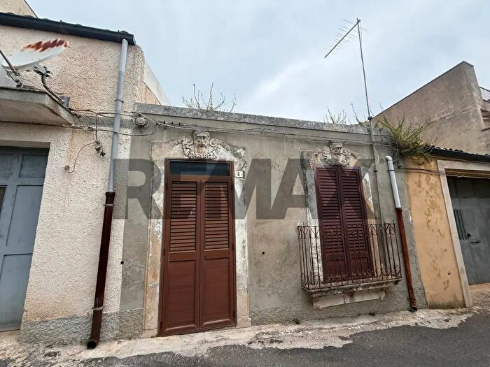 Appartamento con 5 locali in vendita in Via Tito Minniti, Buscemi