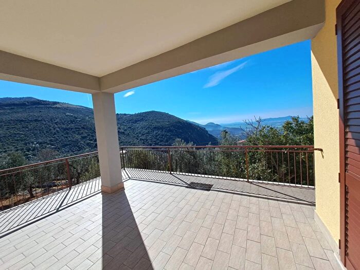 Casa con 13 locali in vendita in Via Santi Adamini Sonnino, Sonnino