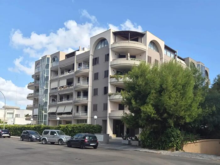 Appartamento trilocale in vendita in Via Corrado Giaquinto, Lecce