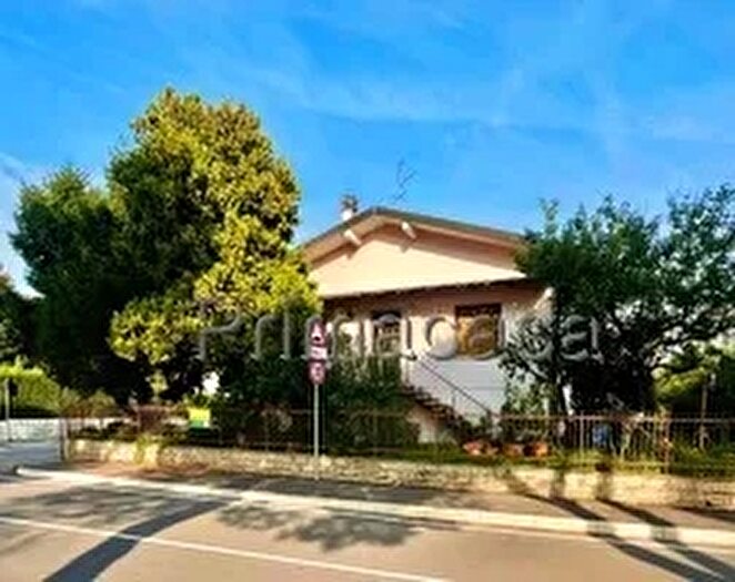 Casa con 8 locali in vendita in Via Giuseppe Garibaldi, Bovolone