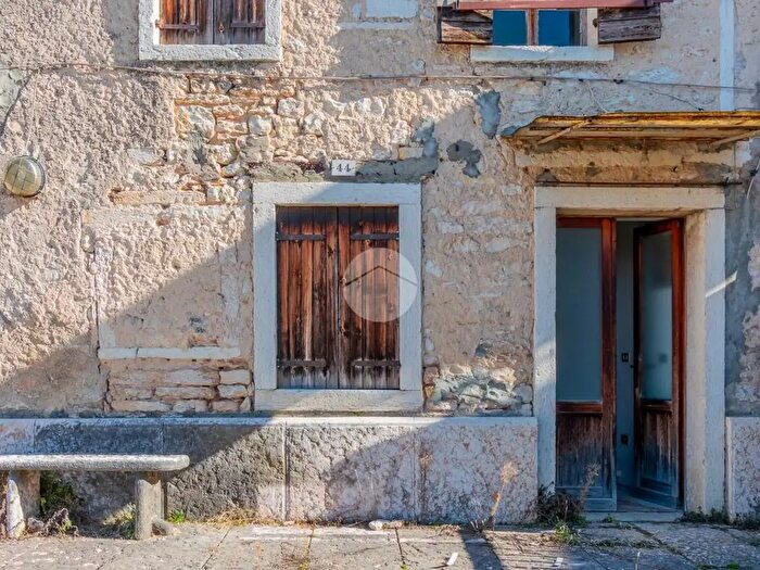 Casa con 7 locali in vendita in Via Albarin, Negrar