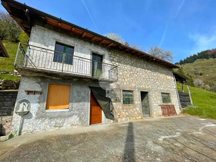 Casa trilocale in vendita in Località col De Rone, Vigolo