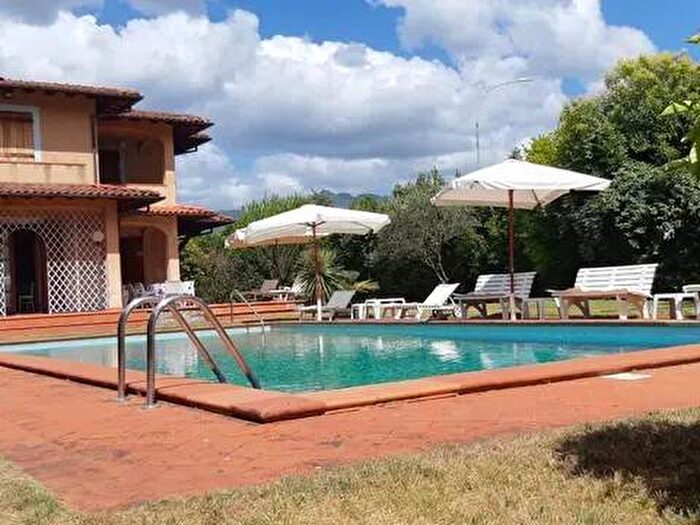 Casa con 6 locali in affitto in Via Dell'Acqua, Centro, Forte dei Marmi