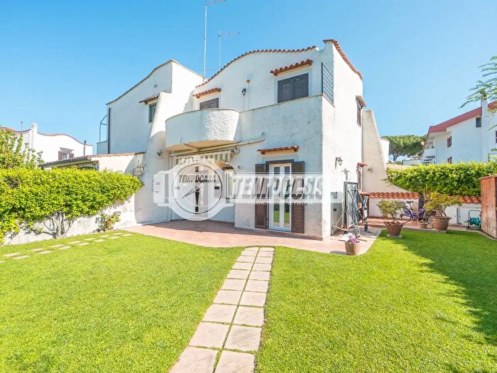 Casa trilocale in vendita in Via Perusia, Cerveteri