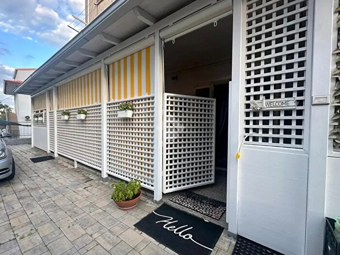 Appartamento trilocale in vendita in Via Magna Grecia, Roseto Capo Spulico