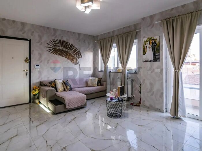 Appartamento quadrilocale in vendita in Viale Mario Rapisardi, Catania