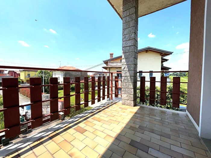 Appartamento trilocale in vendita in Via Repubblica, Curno