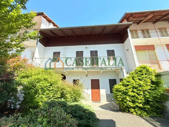 Casa quadrilocale in vendita in Azeglio