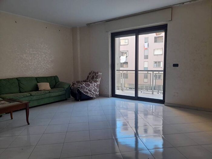 Appartamento quadrilocale in affitto in Via Enrico Cosenz, Garibaldi Ferrovia, Napoli