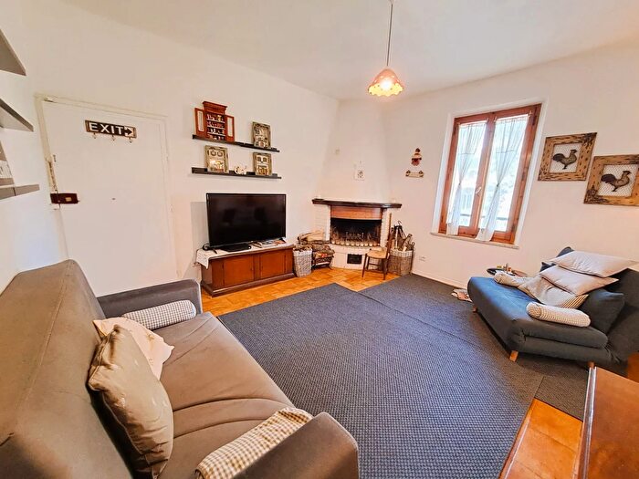 Appartamento trilocale in vendita in Passignano Sul Trasimeno