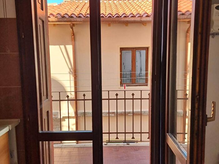 Appartamento trilocale in affitto in Vicolo Cieco Dietro San Francesco, Veronetta, Verona