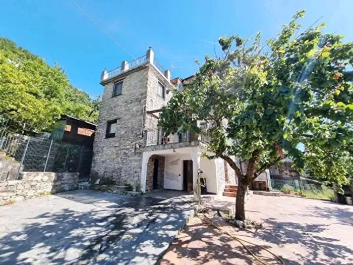 Casa con 6 locali in vendita in Davagna