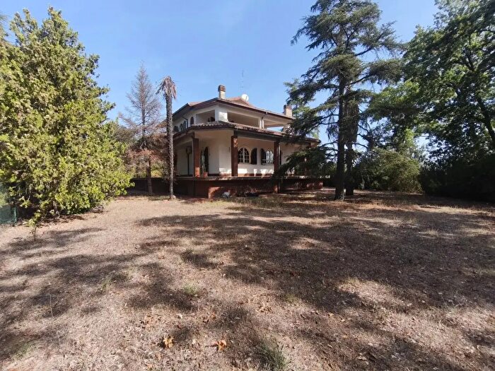 Casa con 6 locali in vendita in Roma