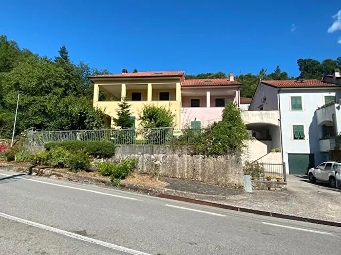 Casa con 9 locali in vendita in Via Maurizio Caranza, Varese Ligure