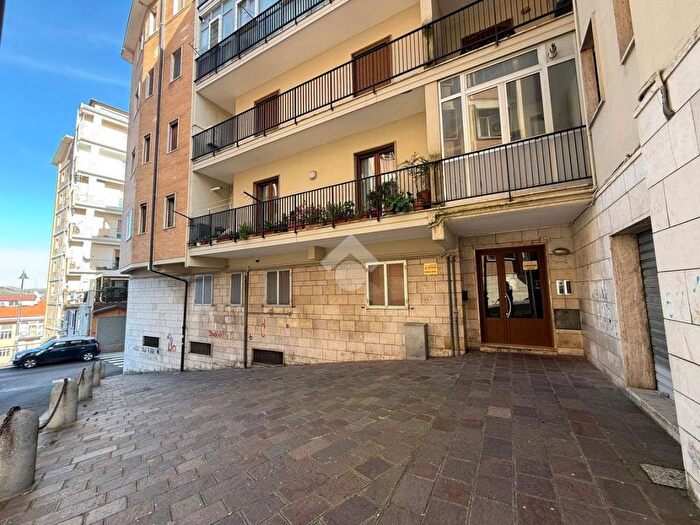 Appartamento quadrilocale in affitto in VIA VINCENZO SCAFARELLI, Centro, Potenza