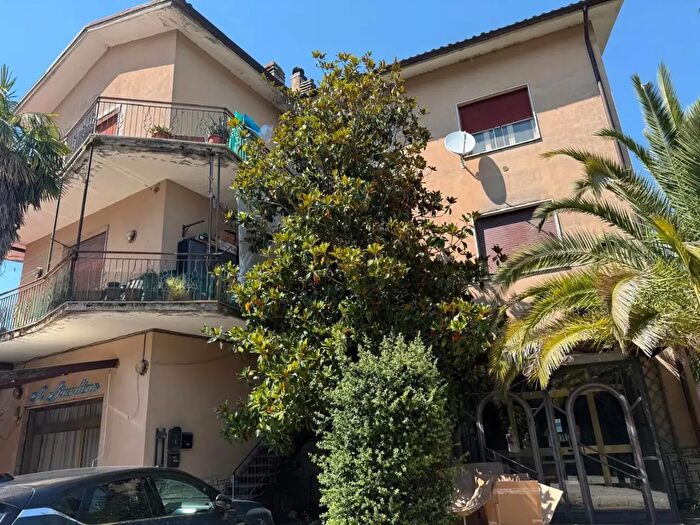 Casa trilocale in vendita in Via Terni, Contigliano