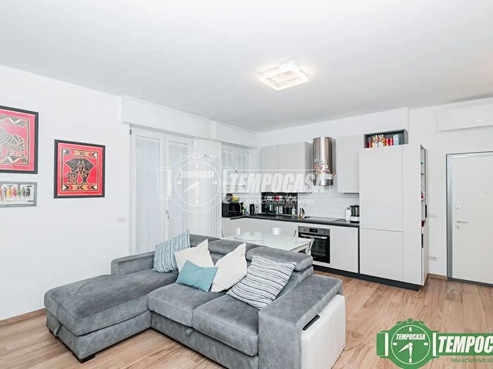 Appartamento trilocale in vendita in Via Romualdo Bonfadini, Milano