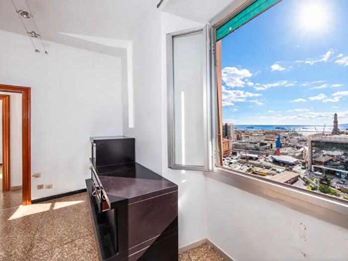 Appartamento con 7 locali in vendita in Via San Bartolomeo del Fossato, Genova