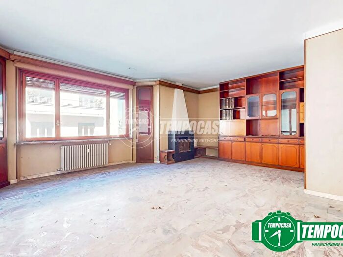 Appartamento con 5 locali in vendita in Via Cesare Battisti, Valenza