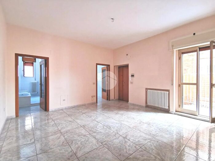 Appartamento trilocale in vendita in Via Michele Scioscia, Lucera