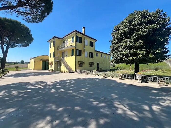 Casa con 7 locali in vendita in Vigonovo
