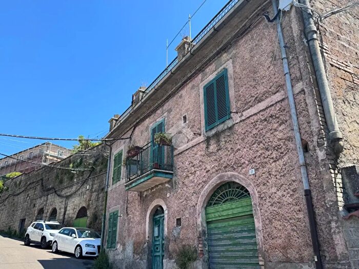 Appartamento con 5 locali in vendita in Via XX Settembre, Caprarola