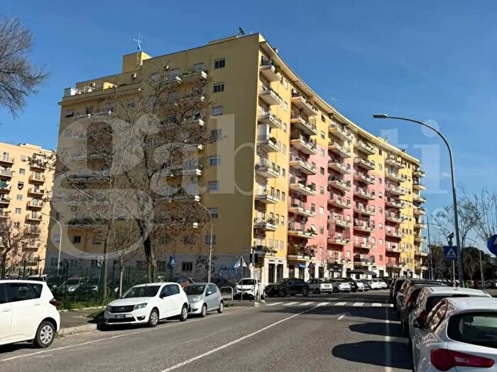 Appartamento con 5 locali in vendita in Via Alessandro Severo, Roma