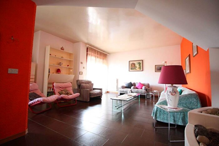 Casa con 9 locali in vendita in Via d' Antona, Monsampolo Del Tronto