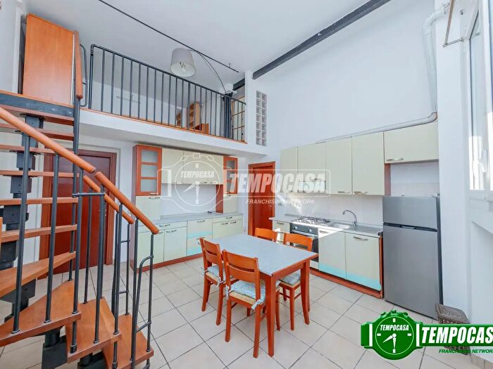 Appartamento trilocale in affitto in Viale Certosa, Milano