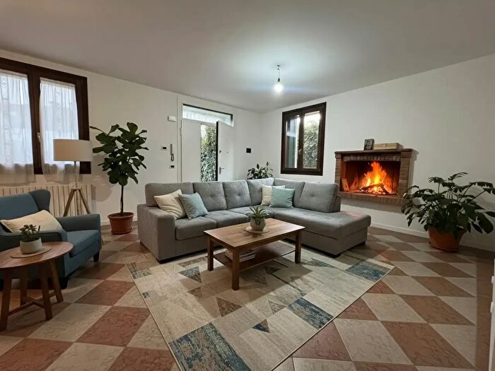 Appartamento con 5 locali in vendita in Via a De Gasperi, Campo San Martino