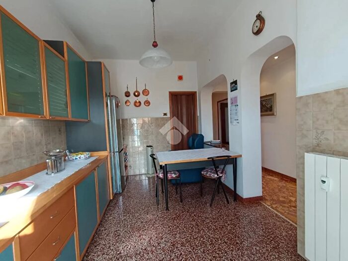 Appartamento quadrilocale in vendita in Via Domenico Oliva, Genova