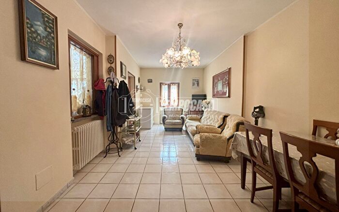 Casa quadrilocale in vendita in Via Ronchetti B, Oleggio Castello