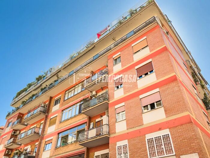 Appartamento trilocale in vendita in Via Pasquale Revoltella, Roma