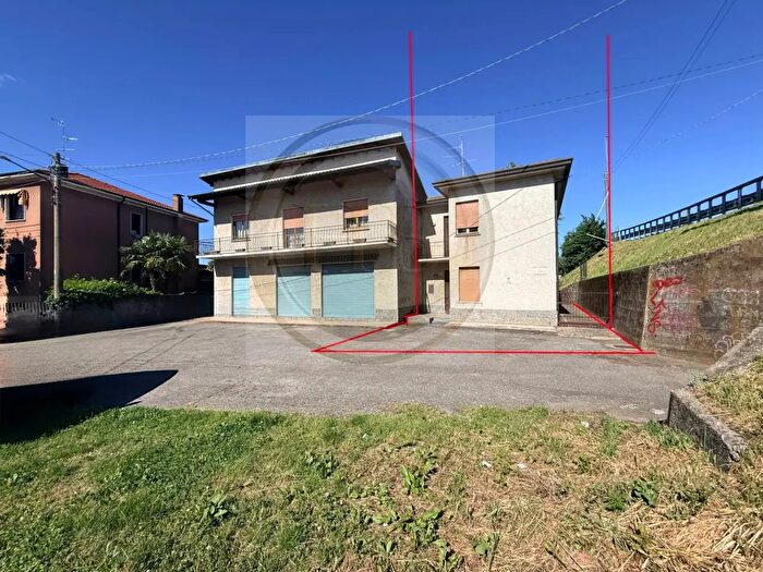 Casa trilocale in vendita in Via Rosselli, Cavaria Con Premezzo