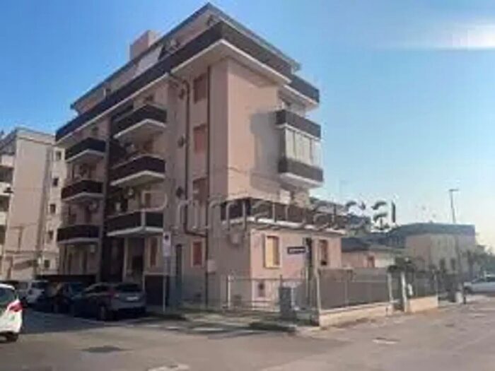 Appartamento trilocale in vendita in Via Esperia, Chioggia