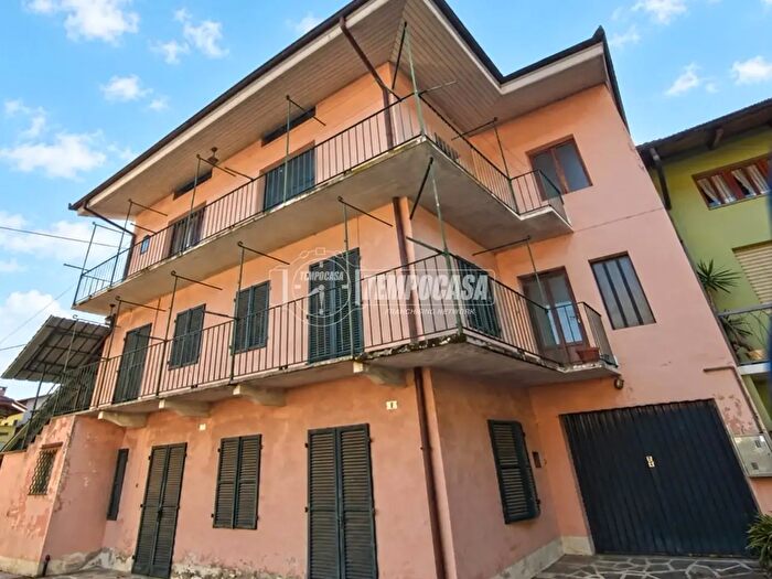 Casa con 6 locali in vendita in Via del Castello, Rocca Canavese