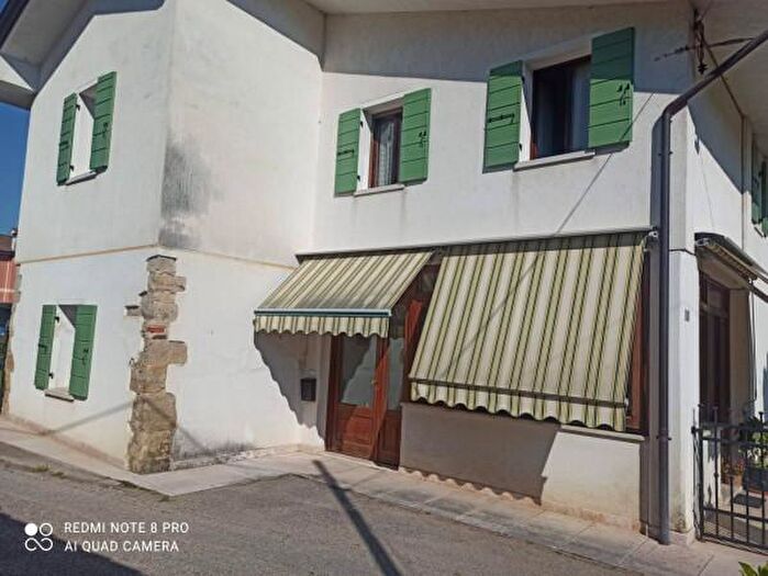 Casa con 6 locali in vendita in Castelcucco