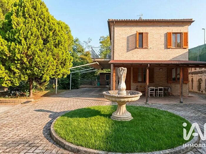 Casa con 10 locali in vendita in Via Santa Colomba, Mogliano