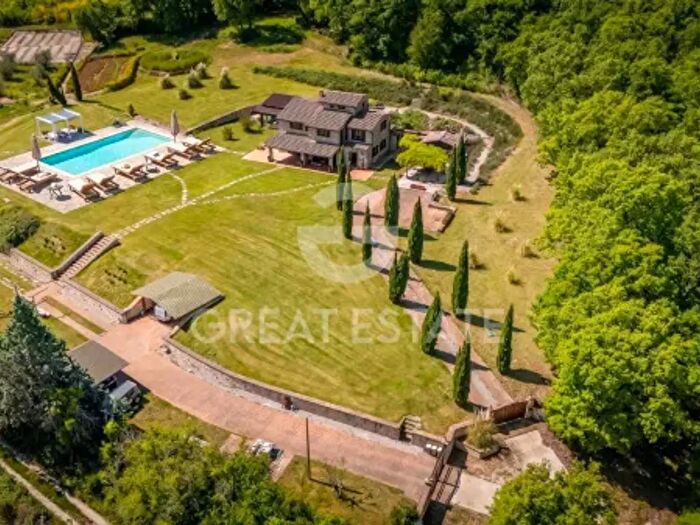 Casa con 6 locali in vendita in Todi