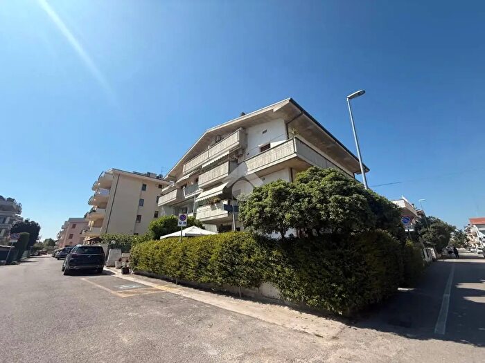 Appartamento trilocale in vendita in Via Benedetto Croce, Alba Adriatica