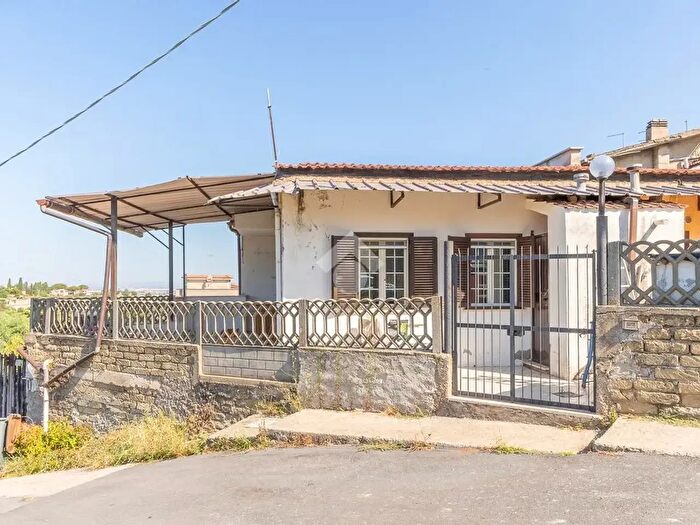 Casa trilocale in vendita in Via Giosue Carducci, Zagarolo
